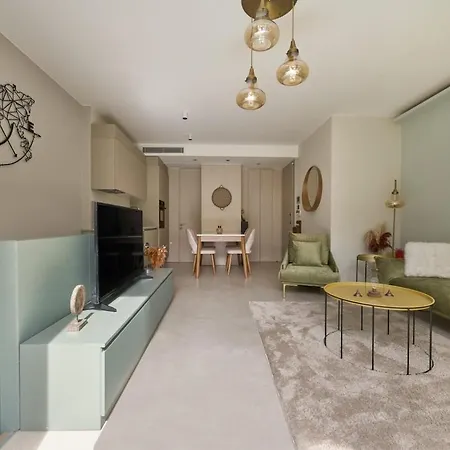 Bright Modern Duplex 1bd W Terrace & Garden! #72 4*