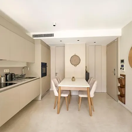 Bright Modern Duplex 1bd W Terrace & Garden! #72 4*