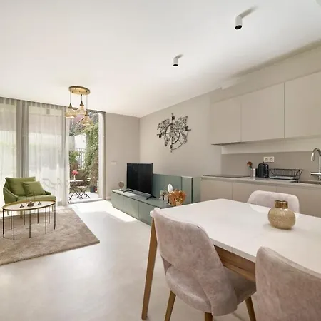 Bright Modern Duplex 1bd W Terrace & Garden! #72 4* Istambul