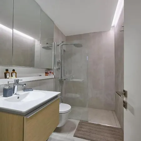 Bright Modern Duplex 1bd W Terrace & Garden! #72 Istambul