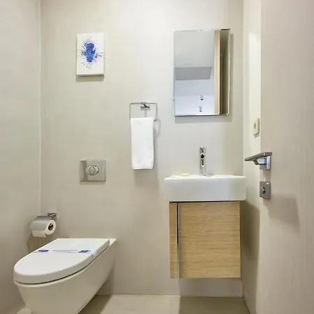 Bright Modern Duplex 1bd W Terrace & Garden! #72 4* Istanboel